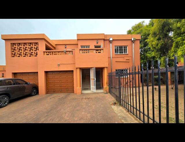3 BEDROOM TOWNHOUSE FOR SALE IN BRACKENDOWNS
